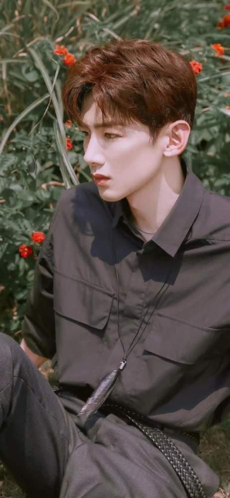 爆料 白敬亭圈内女友,神秘女友身份引热议  第2张